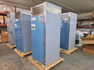 6494 Traulsen RRI132HUT-FHS roll in cooler (7)