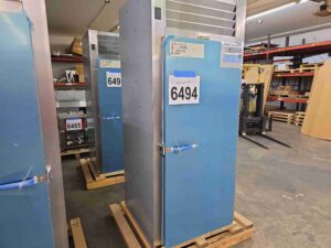 6494 Traulsen RRI132HUT-FHS roll in cooler (8)