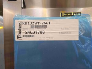 6497 Traulsen pas through refrigerator cooler RHT132WPUT FHG 10 6497 Traulsen RHT132WPUT-FHG Refrigerator 6497 Traulsen pass through refrigerator cooler RHT132WPUT-FHG (10)
