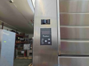 6497 Traulsen pas through refrigerator cooler RHT132WPUT FHG 11 6497 Traulsen RHT132WPUT-FHG Refrigerator 6497 Traulsen pass through refrigerator cooler RHT132WPUT-FHG (11)