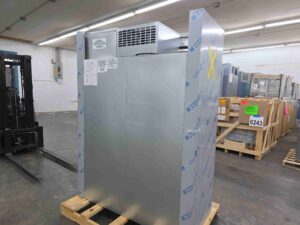 6603 - RLT226WUT-FHS Traulsen 2 Door Freezer (1)