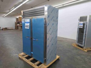 6603 - RLT226WUT-FHS Traulsen 2 Door Freezer (7)