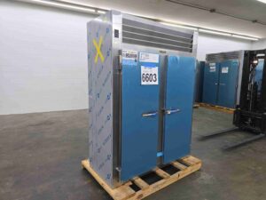 6603 - RLT226WUT-FHS Traulsen 2 Door Freezer (8)