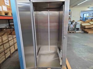 9495 Traulsen RRI132HUT FHS roll in cooler 12 6495 Traulsen RRI132HUT-FHS Refrigerator 9495 Traulsen RRI132HUT-FHS roll in cooler (12)