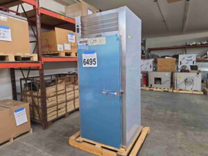 9495 Traulsen RRI132HUT FHS roll in cooler 13 6495 Traulsen RRI132HUT-FHS Refrigerator 9495 Traulsen RRI132HUT-FHS roll in cooler (13)