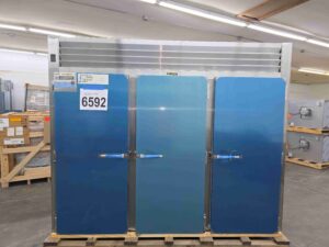 6592 Traulsen ARI332LUT-FHS 3-door keg roll in cooler (2)