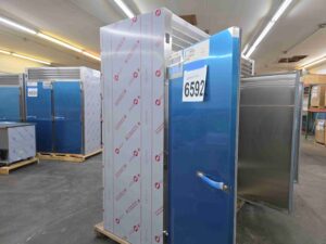 6592 Traulsen ARI332LUT-FHS 3-door keg roll in cooler (6)
