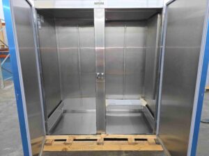 6595 Traulsen ARI232LUT-FHS roll in keg refrigerator (4)