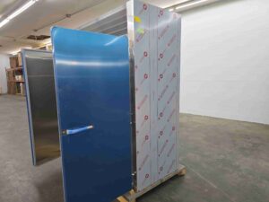 6595 Traulsen ARI232LUT-FHS roll in keg refrigerator (6)