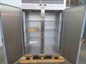 6596 Traulsen ADT232NUT-FHS dual temp freezer cooler (6)