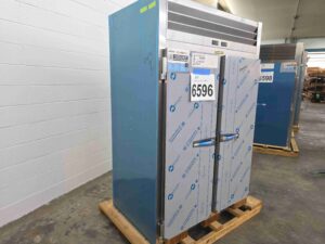 6596 Traulsen ADT232NUT-FHS dual temp freezer cooler (8)