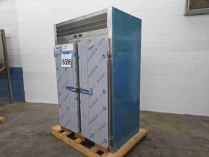 6596 Traulsen ADT232NUT-FHS dual temp freezer cooler (9)