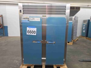 6600 - ALT226WUT-FHS Traulsen 2 Door Freezer (2)