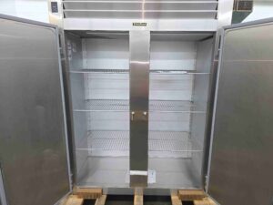 6600 ALT226WUT FHS Traulsen 2 Door Freezer 4 6600 Traulsen ALT226WUT-FHS Freezer 6600 - ALT226WUT-FHS Traulsen 2 Door Freezer (4)