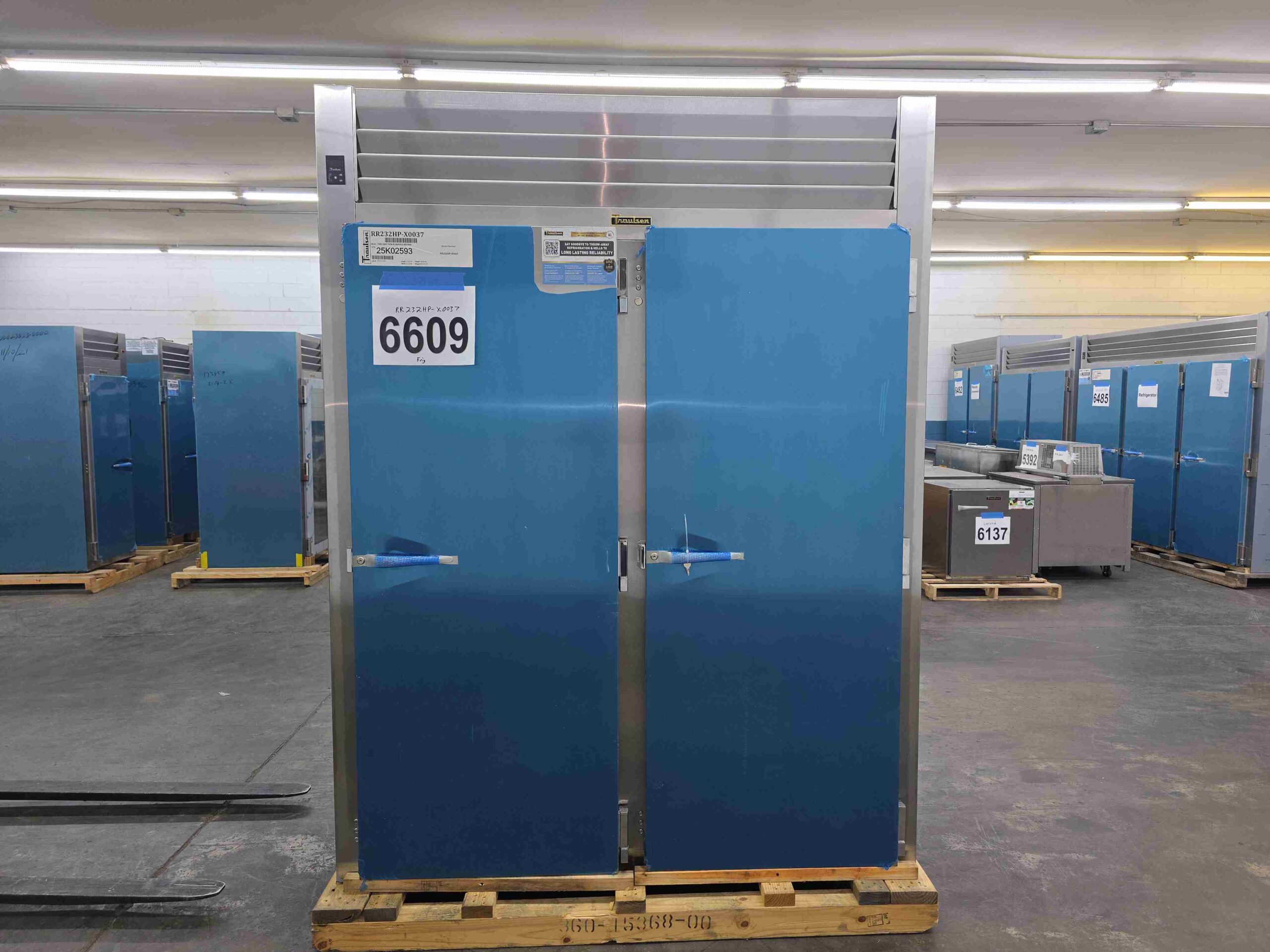 6609 RR232HP-X0037 Traulsen roll through cooler (11)
