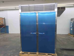6609 RR232HP-X0037 Traulsen roll through cooler (12)