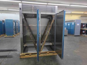 6609 RR232HP-X0037 Traulsen roll through cooler (13)