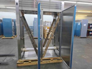 6609 RR232HP-X0037 Traulsen roll through cooler (15)
