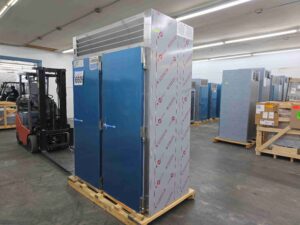 6609 RR232HP-X0037 Traulsen roll through cooler (9)