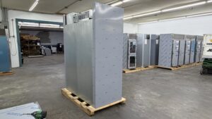 6642 Traulsen RIF232HUT-FHS roll in freezer (2)
