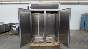6642 Traulsen RIF232HUT-FHS roll in freezer (6)