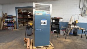 6643 Traulsen Keg roll in cooler SRRI132LUT FHS 2 6643 Traulsen SRRI132LUT-FHS Keg Refrigerator 6643 Traulsen Keg roll in cooler SRRI132LUT-FHS (2)