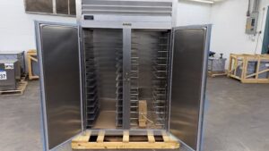 6644 Traulsen RHT232NUT-FHS refrigerated cooler (2)