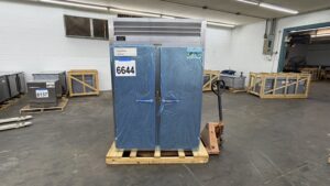 6644 Traulsen RHT232NUT-FHS refrigerated cooler (3)
