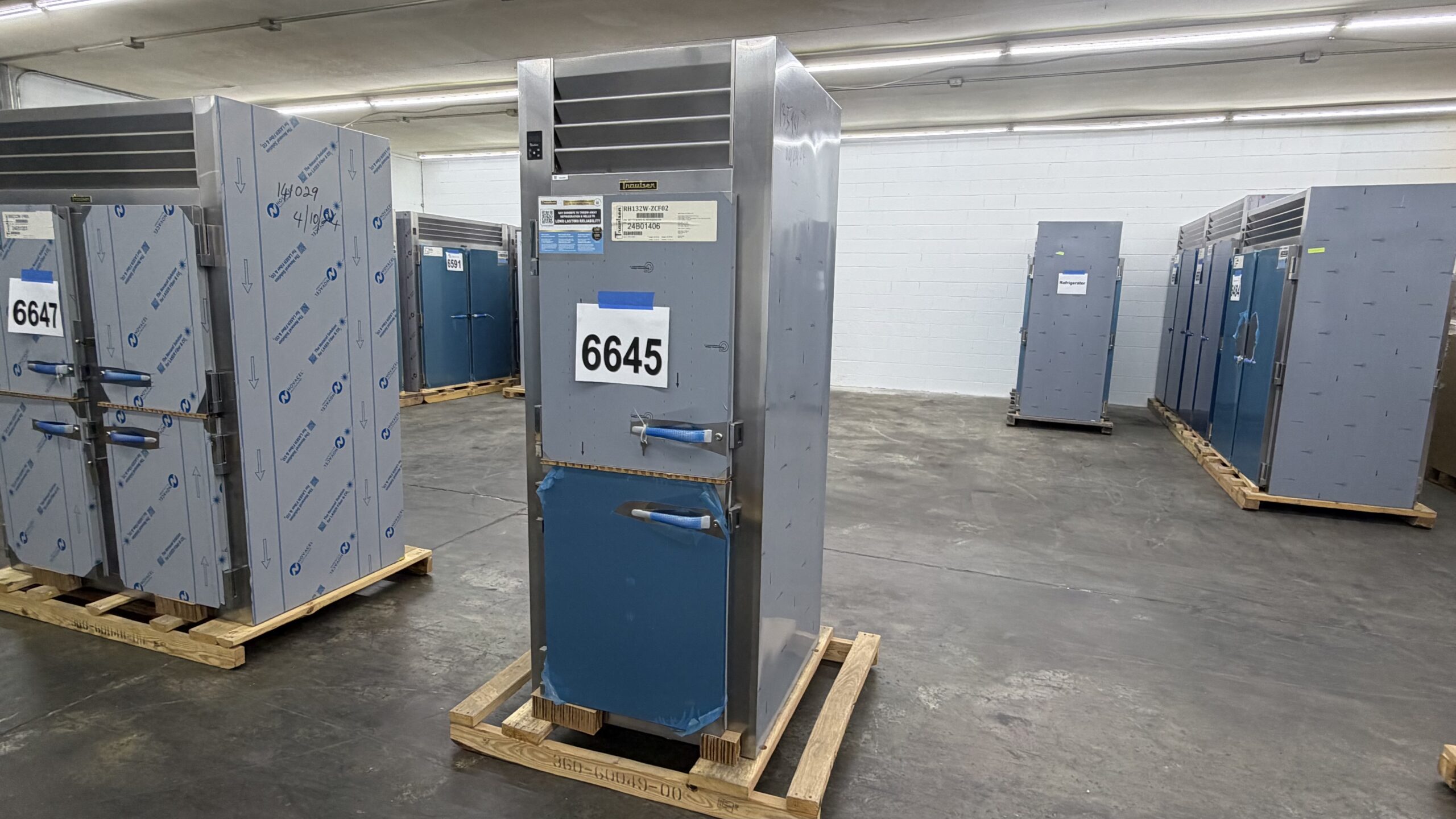 6645 Traulsen Refrigerator RHT132WUT HHS 4 scaled 6645 Traulsen RHT132WUT-HHS Refrigerator 6645 Traulsen Refrigerator RHT132WUT-HHS (4)