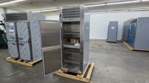 6645 Traulsen Refrigerator RHT132WUT HHS 5 6645 Traulsen RHT132WUT-HHS Refrigerator 6645 Traulsen Refrigerator RHT132WUT-HHS (5)
