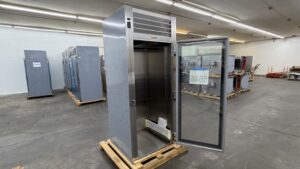 6646 Traulsen RRI132LUT-FHG roll in keg refrigerator (3)