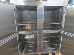 6648 Traulsen RDT232WUT HHS Refrigerator Freezer 1 6648 Traulsen RDT232WUT-HHS Refrigerator Freezer 6648 Traulsen RDT232WUT-HHS Refrigerator Freezer (1)