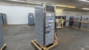 6649 - Traulsen RHT132WPUT-HHG refrigerator (1)