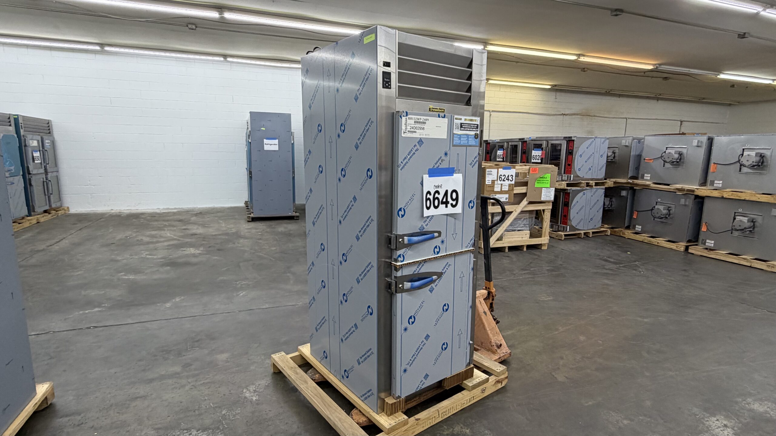 6649 Traulsen RHT132WPUT HHG refrigerator 1 scaled 6649 Traulsen RHT132WPUT-HHG Refrigerator 6649 - Traulsen RHT132WPUT-HHG refrigerator (1)