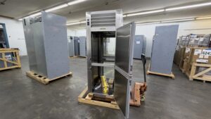 6649 Traulsen RHT132WPUT HHG refrigerator 3 6649 Traulsen RHT132WPUT-HHG Refrigerator 6649 - Traulsen RHT132WPUT-HHG refrigerator (3)