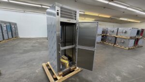 6649 Traulsen RHT132WPUT HHG refrigerator 4 6649 Traulsen RHT132WPUT-HHG Refrigerator 6649 - Traulsen RHT132WPUT-HHG refrigerator (4)