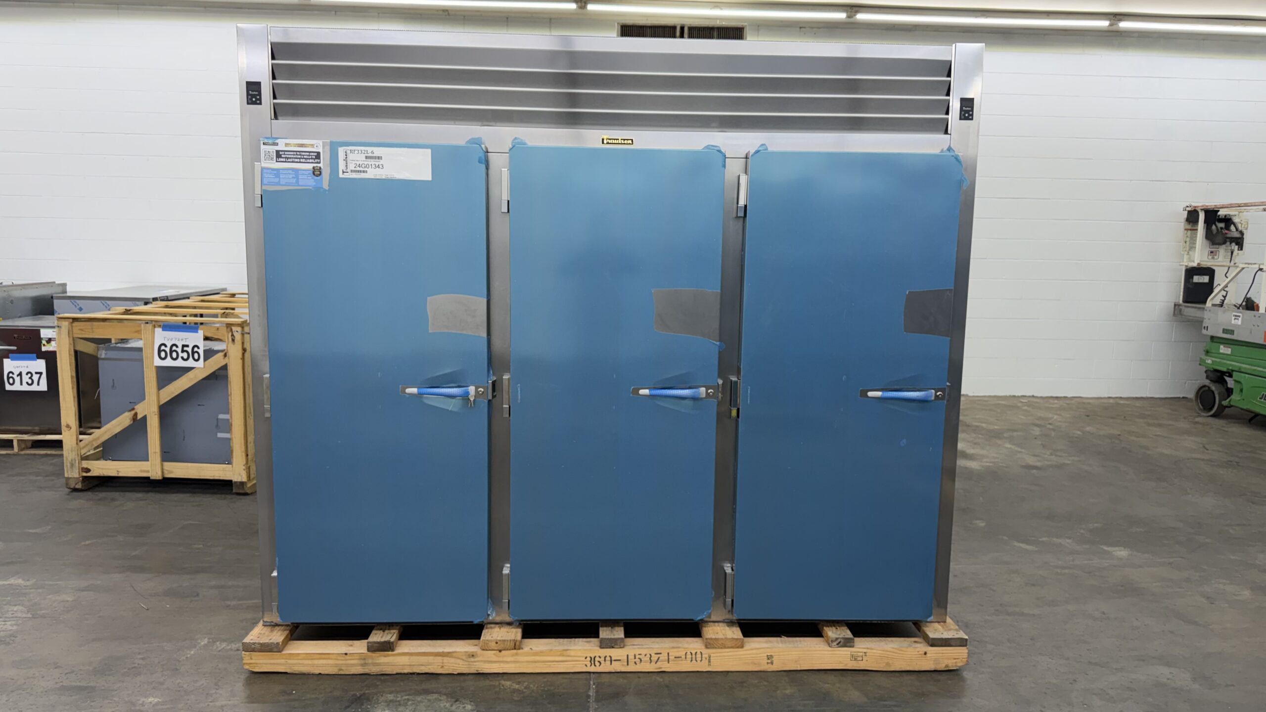 6731 Traulsen RIF332LUT FHS roll in freezer 2 scaled 6731 Traulsen RIF332LUT-FHS Roll in Freezer 6731 Traulsen RIF332LUT FHS roll in freezer 2 scaled 6731 Traulsen RIF332LUT-FHS Roll in Freezer