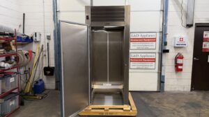 6732 RRI132LUT-FHS Traulsen roll in keg cooler (3)