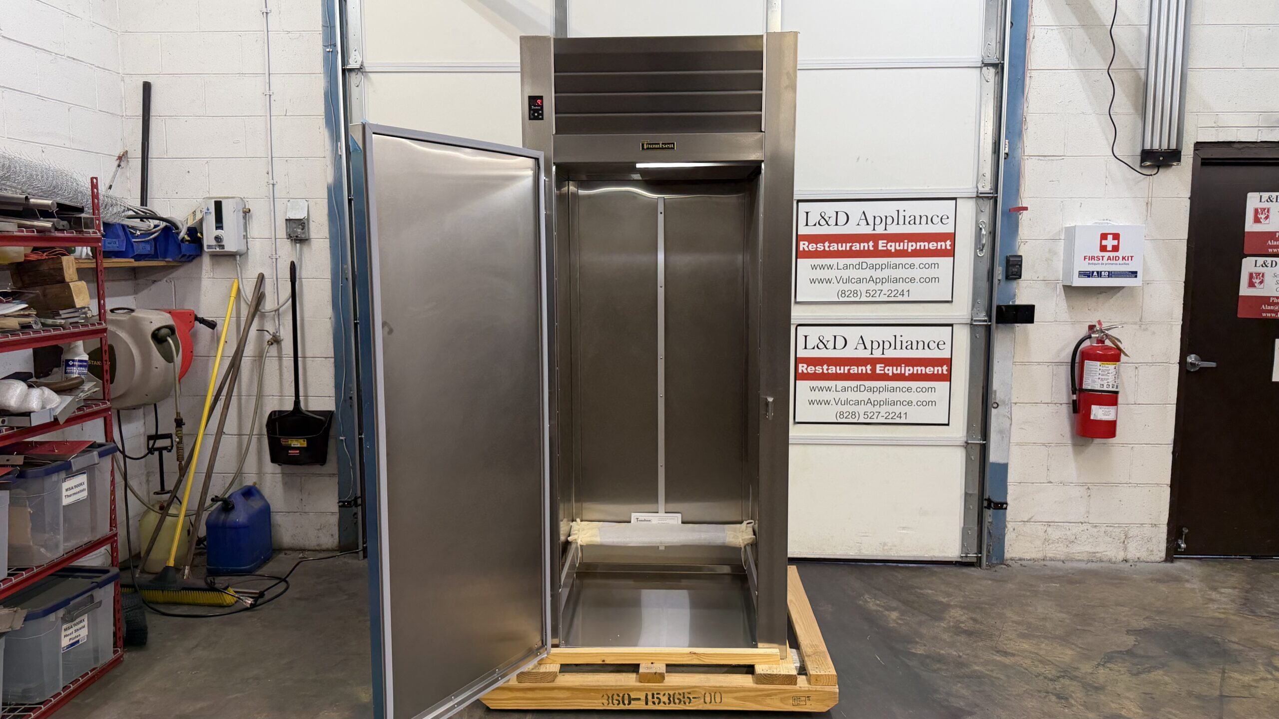 6732 RRI132LUT-FHS Traulsen roll in keg cooler (3)