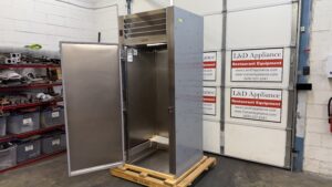 6732 RRI132LUT-FHS Traulsen roll in keg cooler (4)