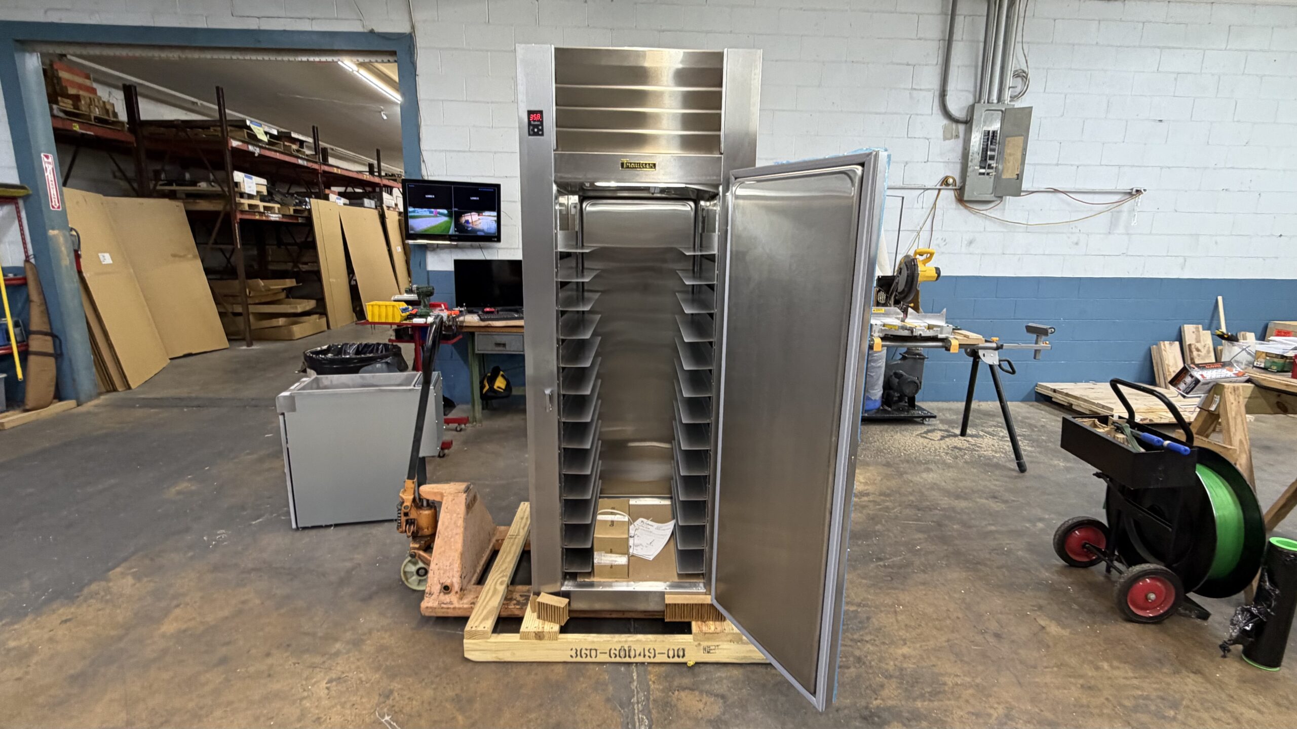 6733 Traulsen RHT132WPUT-FHS cooler (2)