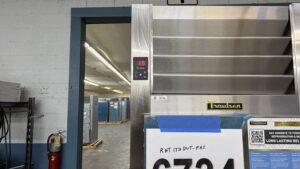 6734 Traulsen RHT132DUT-FHS cooler (13)