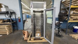 6735 Traulsen RHT132WPUT-FHG refrigerator (1)