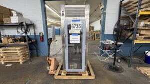 6735 Traulsen RHT132WPUT-FHG refrigerator (2)