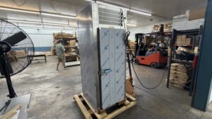 6735 Traulsen RHT132WPUT-FHG refrigerator (6)