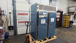 6736 Traulsen RDH232WUT-HHS warmer cooler combo (4)