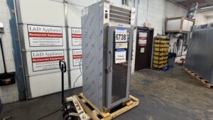 6738 Traulsen RHT132WPUT-FHG cooler (2)