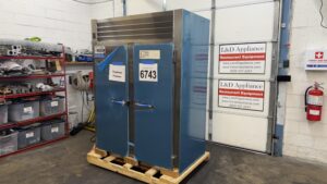 6743 Traulsen RLT232WUT-FHS freezer (2)