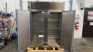 6743 Traulsen RLT232WUT-FHS freezer (4)