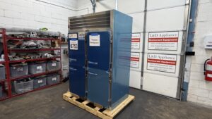 6753 Traulsen RHT232NUT HHS split door cooler 2 6753 Traulsen RHT232NUT-HHS Refrigerator 6753 Traulsen RHT232NUT-HHS split door cooler (2)